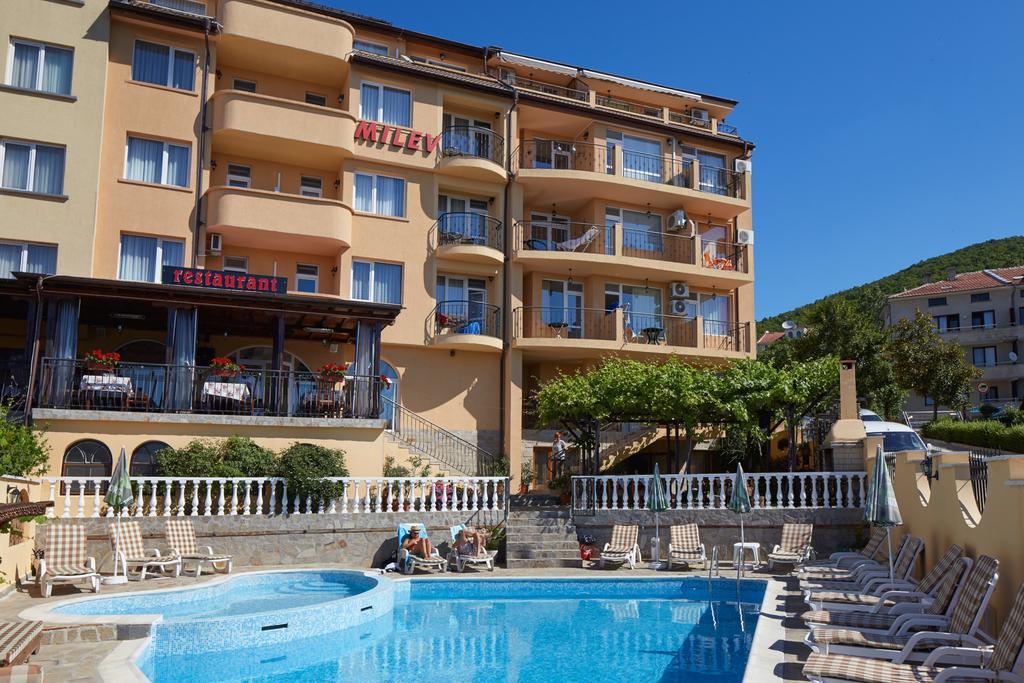 Family Hotel Milev Sveti Vlas Luaran gambar